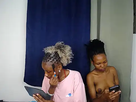 Barbie_57 Show in webcam