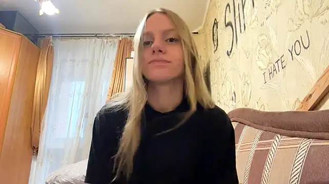 DollieMuhnn Webbikameraesitys