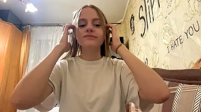 Chat +18 de DollieMuhn ao vivo