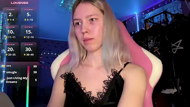 LittleBlondeKitten Webcamshow