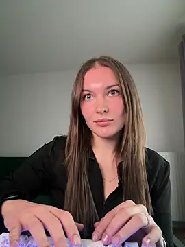 Show modela Julie_Peach na web-kameri