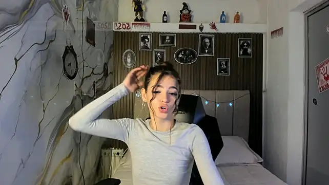 MiaMonroee1_n Webbikameraesitys