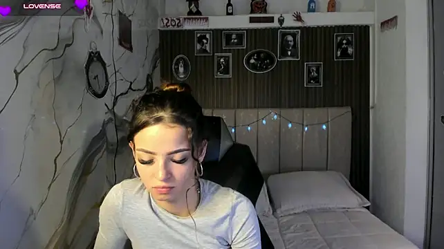 MiaMonroee1_ Show in webcam