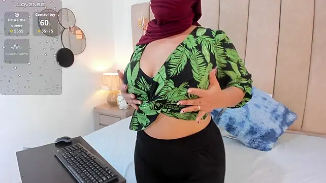 MalikaStar_'s Webcam Show