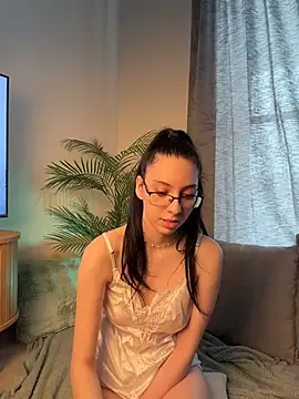 Show modela LuluPeach_ na web-kameri
