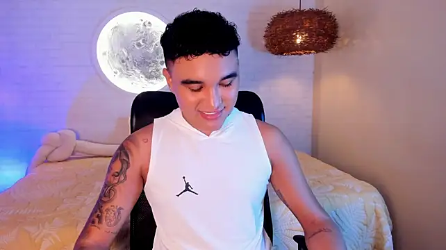 Show modela LuccaMoretti1 na web-kameri