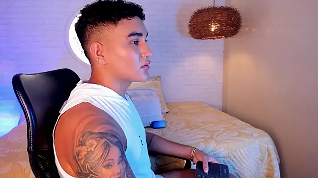 LuccaMoretti1 Webcam Show