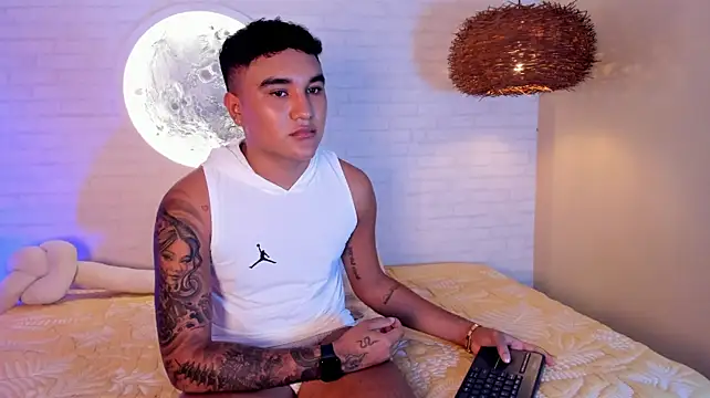 LuccaMoretti1 Webcamshow