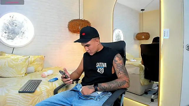 Show modela LuccaMoretti1 na web-kameri