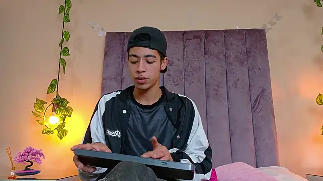 Ixxus_Raven's Webcam Show