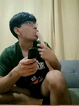 Show modela BetaBoy_69 na web-kameri