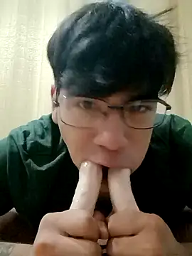 Show modela BetaBoy_69 na web-kameri