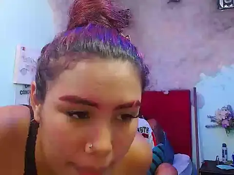 Destroying_girl Show in webcam