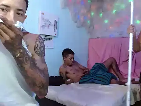 Destroying_girl webcam show