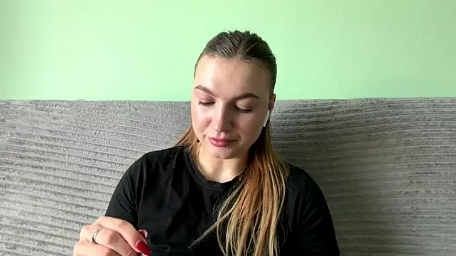 Pertunjukan Kamera Web LetitiaNovack