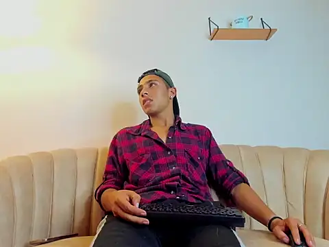 King_Sterling Adlı Modelin Web Kamerası Şovu