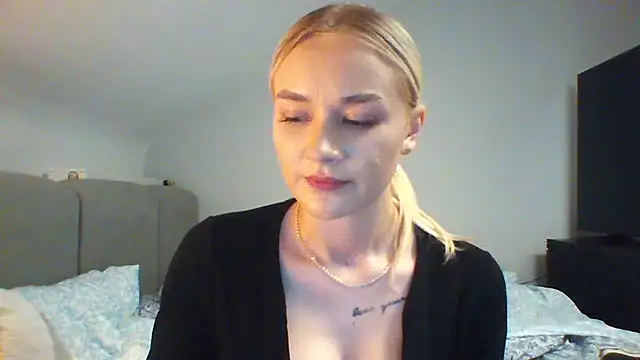 RoseSexyBlondeのライブXXXチャット