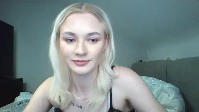 Show modela RoseSexyBlonde na web-kameri