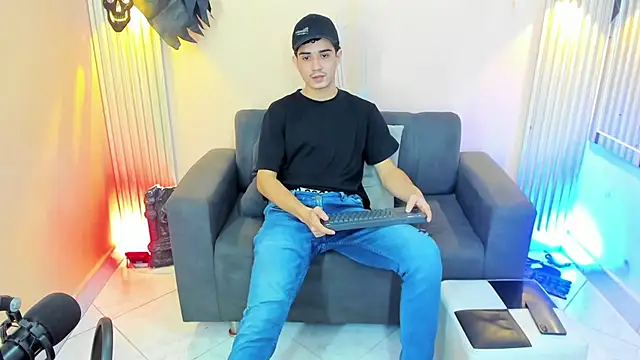 Show modela alejo_hadders na web-kameri