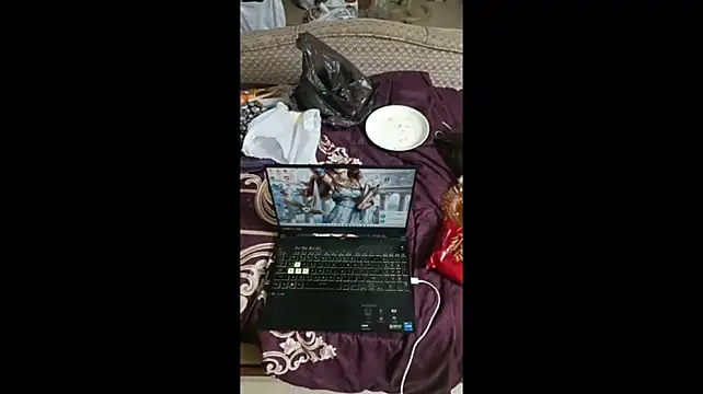 Chatroom XXX en direct de ElmerPattillo