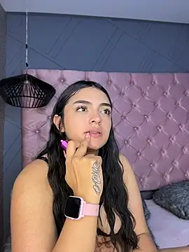 sara-messy- webkamerás műsora
