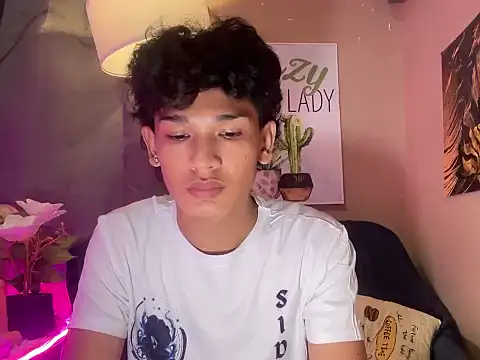 Imjustasluttyintownx Webcam-Show
