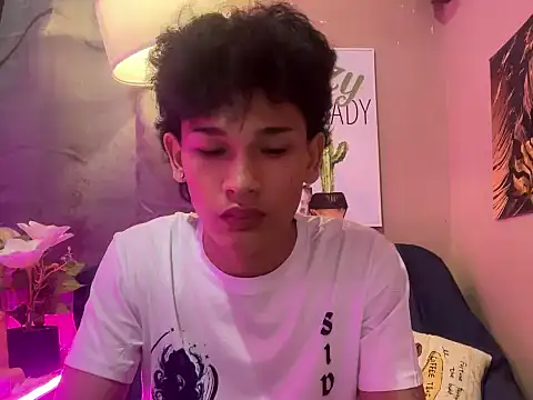 Imjustasluttyintownx 网络视讯表演