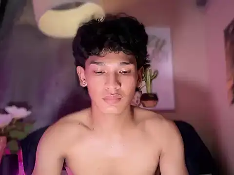 Imjustasluttyintownx Webcam Show