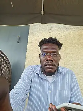 הופעת וובקאם של damagecontroldanny