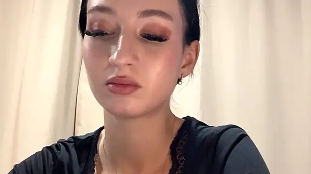 Show modela ShannaWegiel na web-kameri