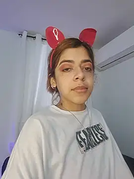 Chat +18 de MedeaHeliios ao vivo