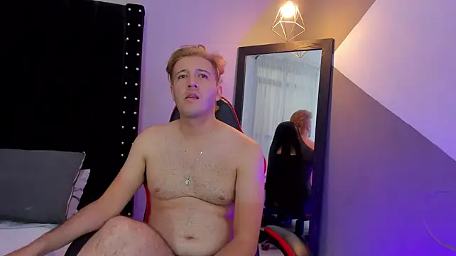 Show modela Loogert11 na web-kameri