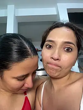 הופעת וובקאם של aishaaaaa