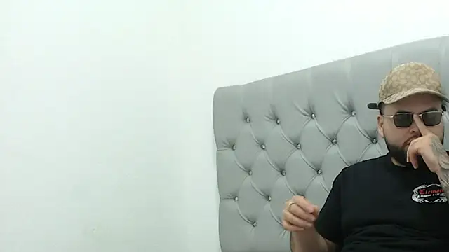 Pokazy przed kamerką – Enzo_WIld
