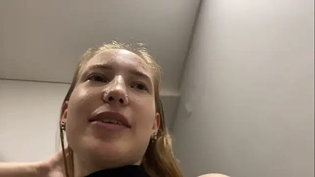 LaureneBoutet's Live XXX Chat
