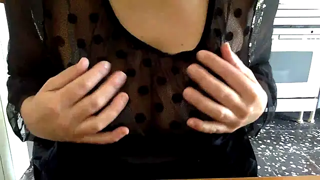 monellissima83 Show in webcam