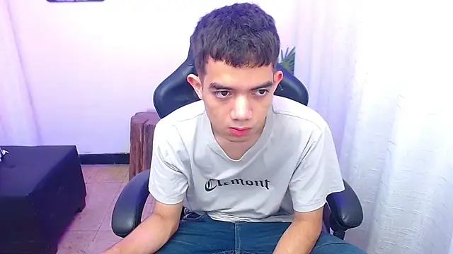 leandrocum18 Webcamshow
