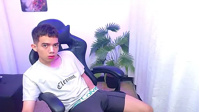 Show de leandrocum18 na webcam