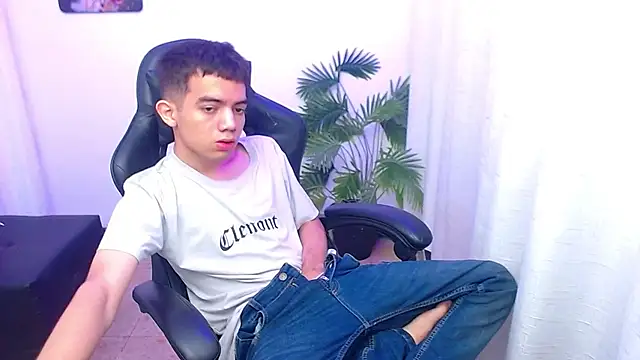 Webkamerová show leandrocum18