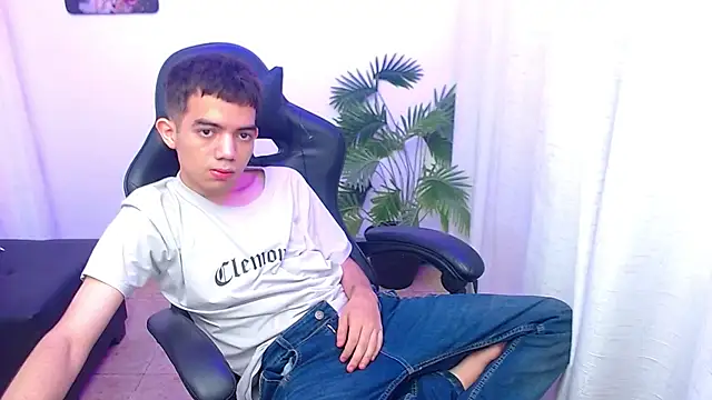 leandrocum18 – webcam-show
