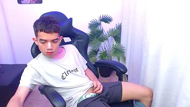 leandrocum18 webkamerás műsora