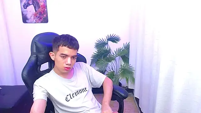 leandrocum18 webcam show