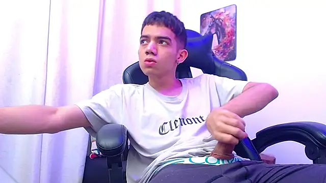 leandrocum18's Webcam Show