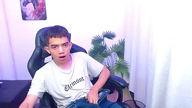 leandrocum18 webcam show