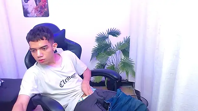leandrocum18 webcam show