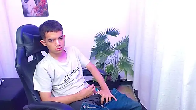 leandrocum18 Webcamshow