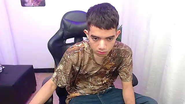 leandrocum18 Шоу с уебкамера