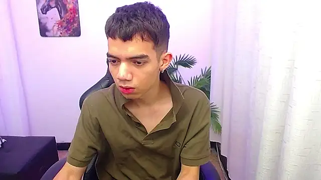 leandrocum18 Webcam Show