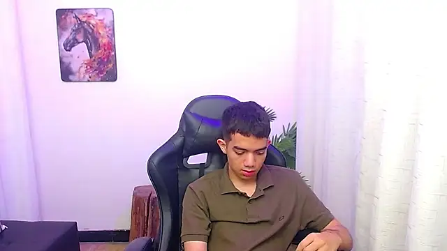 leandrocum18 webcam show