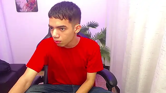 Show modela leandrocum18 na web-kameri